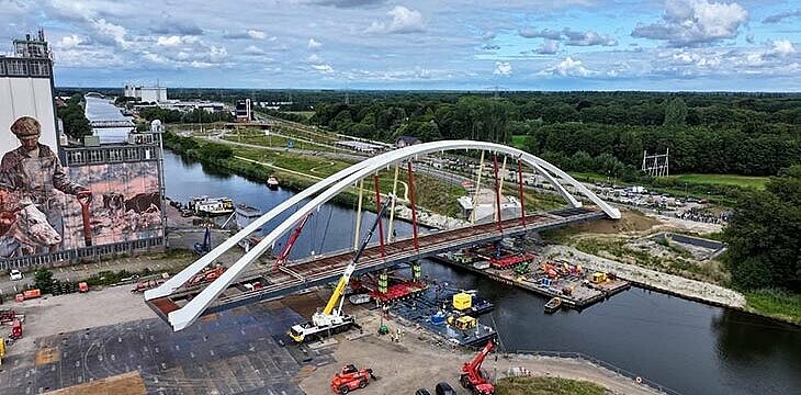 luchtfoto van de brug