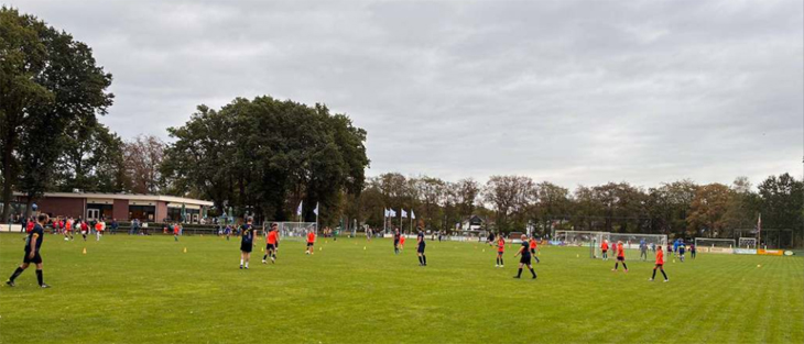foto van een voetbalwedstrijd