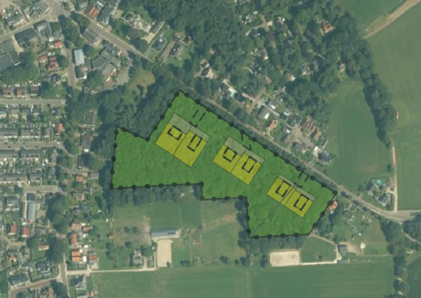 Plattegrond: Het perceel ligt aan de Borculoseweg tegenover de kruising met de Dennenlaan
